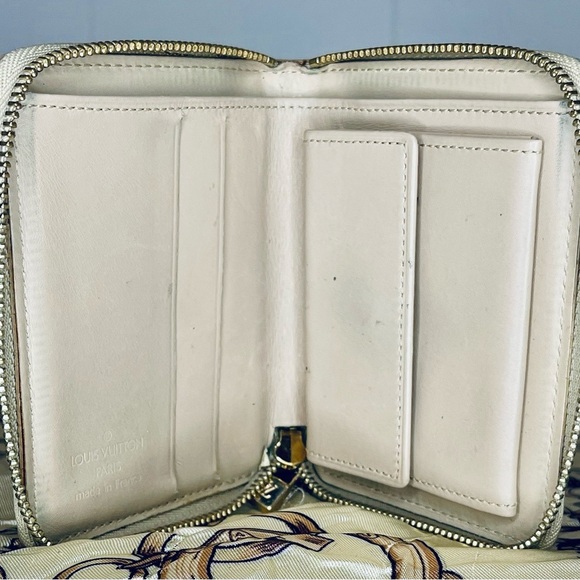 Louis Vuitton Yellow Vernis Monogram Wallet - Picture 2 of 8